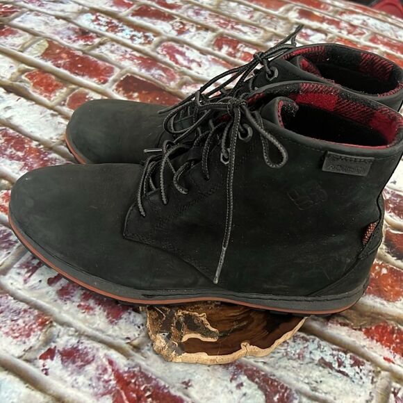 Columbia black boots with red plaid trim - Picture 5 of 7